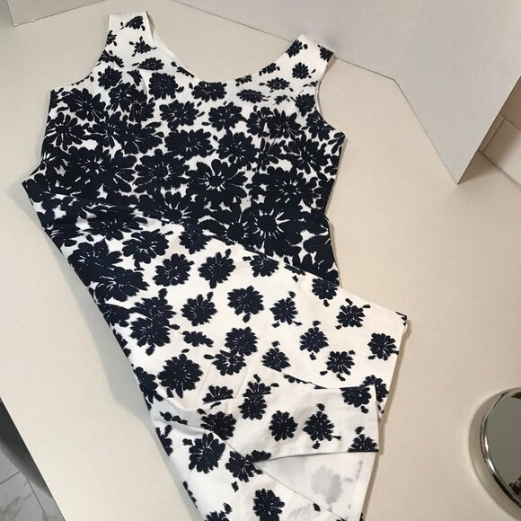 Navy & White Floral Pattern Cotton Dress Size Petite 10 (Fits Reg 6-8) - Picture 12 of 14